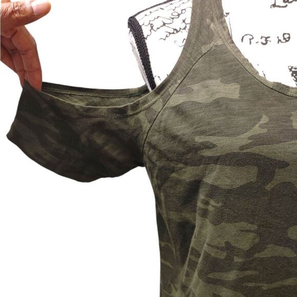Camo Cold Shoulder Short Sleeve Shirt by Sanctuary Sz M - Picture 4 of 8